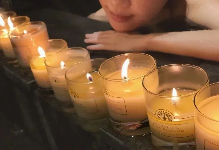极具艺术性的BDSM项目丨关于“滴蜡”